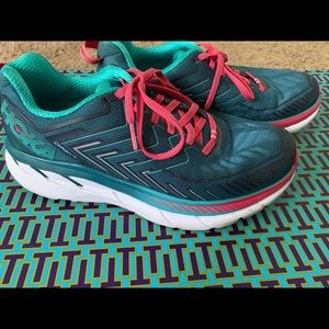 Hoka One Clifton 4